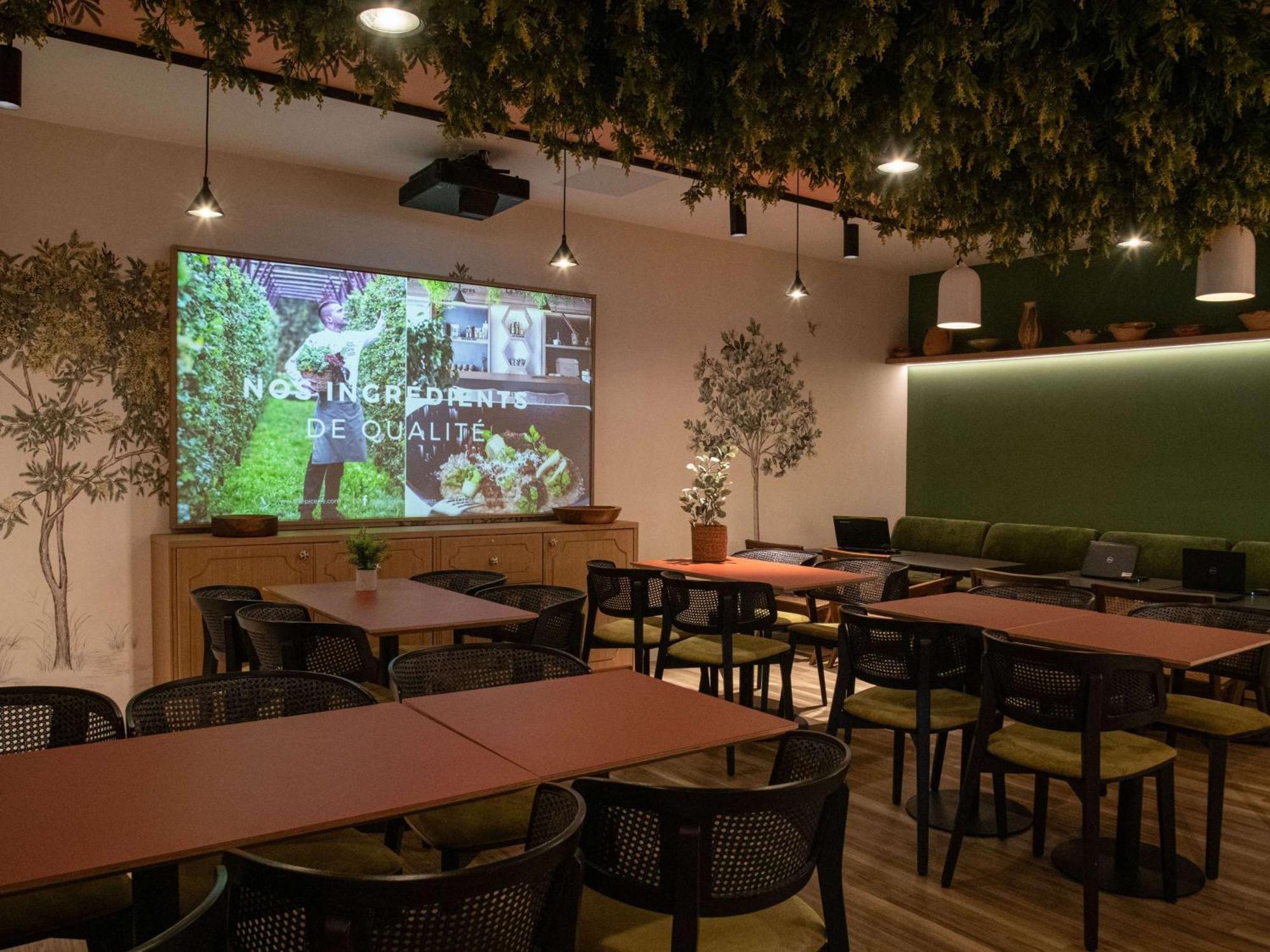 诺沃特尼斯机场卡普3000酒店 圣罗兰度瓦 外观 照片